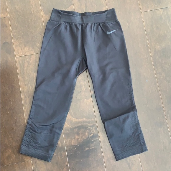 Nike Crops - Picture 1 of 3